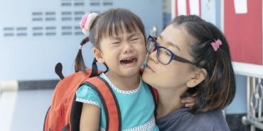 COSA SI PUÒ FARE PER RASSICURARE UN BAMBINO CHE PIANGE MENTRE VA A SCUOLA? 